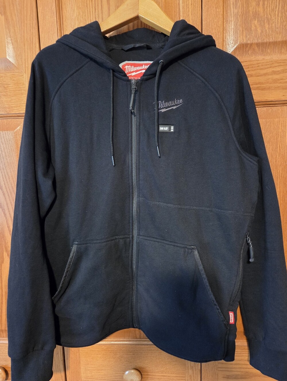 Milwaukee Men’s Heated Sweatshirt With Hood. SIZE LARGE
